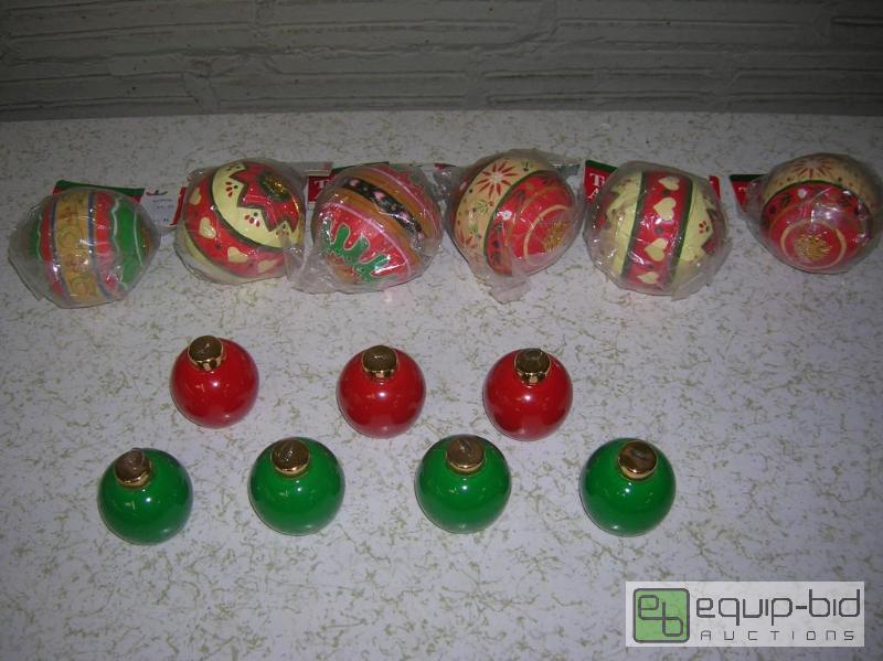lot 812 image: Lot of 7 Dept 56 14K gold Porcelain  Decor Ornaments  6 Vintage Velvetouch  2 SEP Norman Rockwell