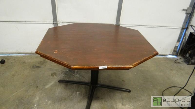 lot 258 image: 49 Octagonal Heavy Oak Top Table
