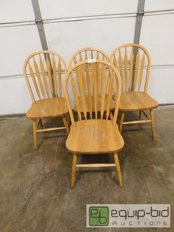 lot 482 image: Lot Of 4 Oak Dining Room Chairs