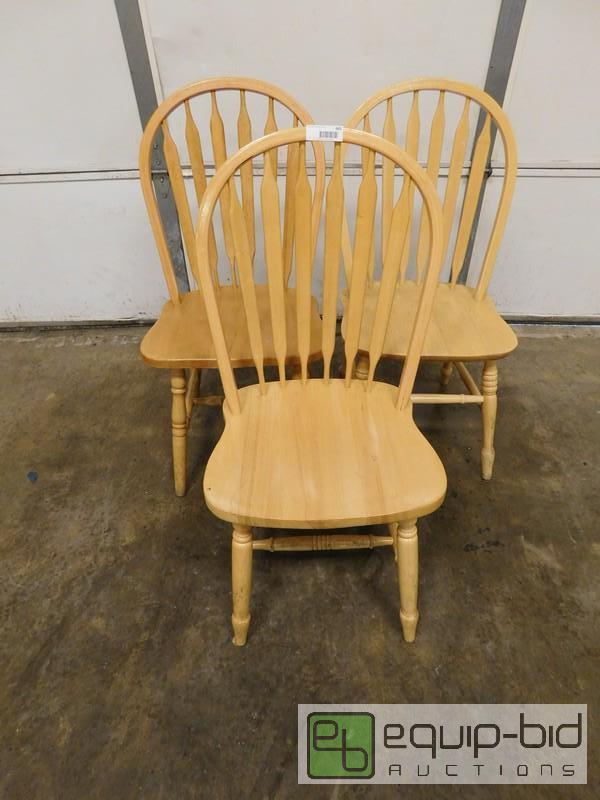lot 483 image: Lot Of 3 Oak Dining Room Chairs