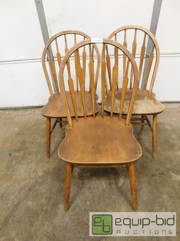 lot 484 image: Lot Of 3 Oak Dining Room Chairs