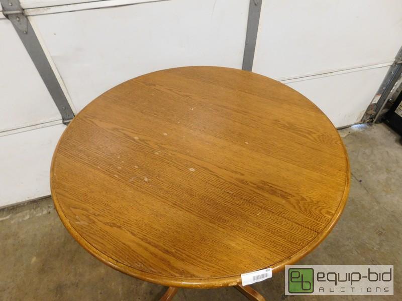 lot 485 image: Bar Height 36 Oak Round Table