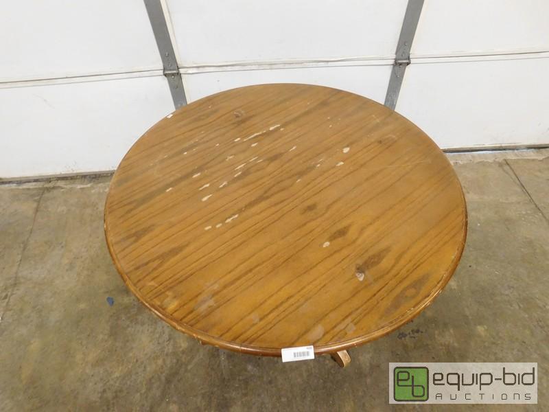 lot 488 image: 42 Round Oak Dining Table