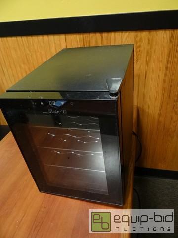 lot 576 image: MaitreD 9 Bottle Wine Chiller