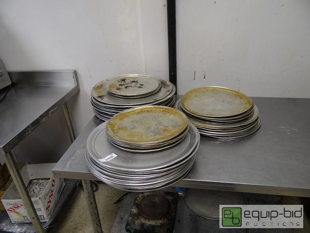 lot 611 image: Large Lot Of Aluminum Pizza Pans
