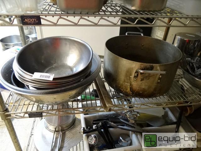 lot 639 image: Lot Of Stainless Bowls, Collander And Stock Pot