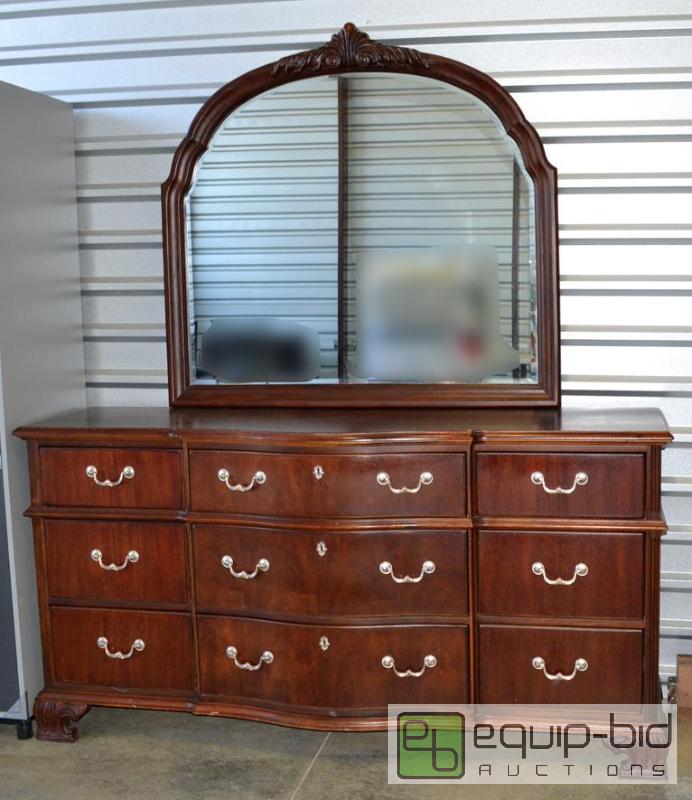 lot 2001 image: Thomasville Dresser and Mirror