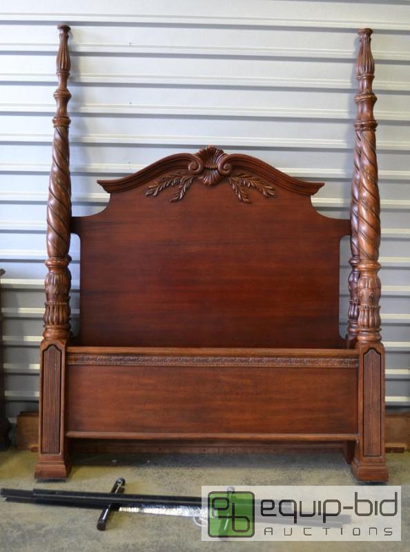 lot 2002 image: Thomasville 4 Poster Queen Size Bed Frame