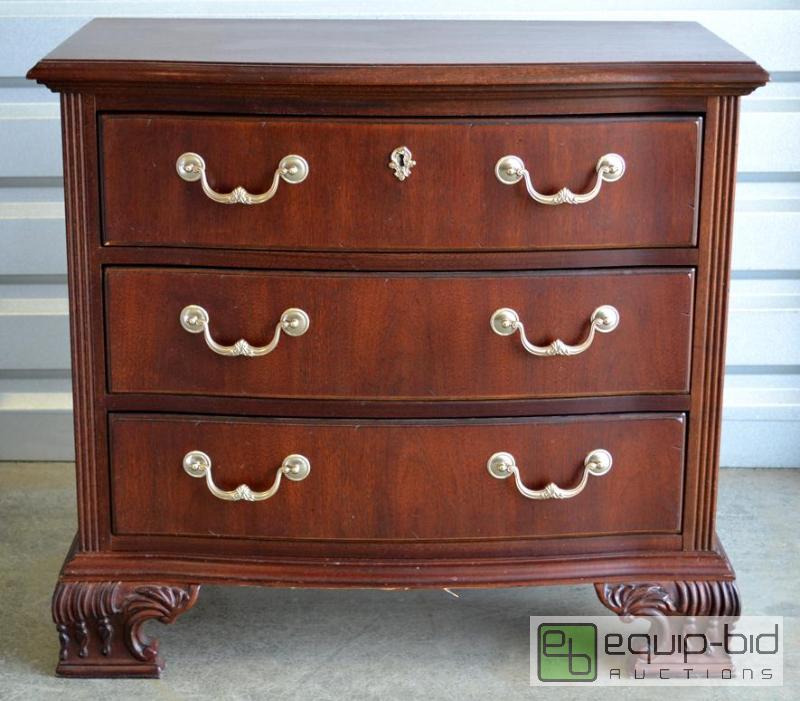 lot 2003 image: Thomasville Nightstand 1