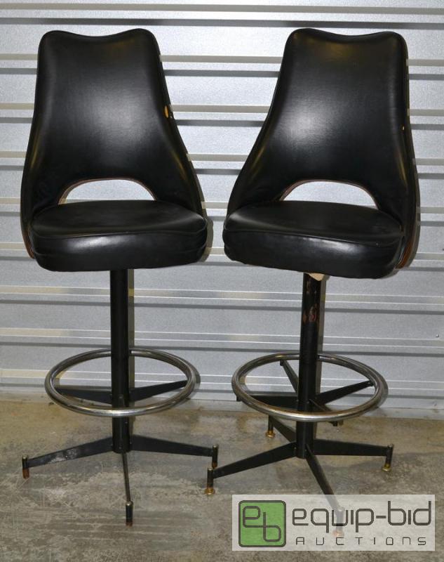 lot 2032 image: Pair of Vintage Barstools
