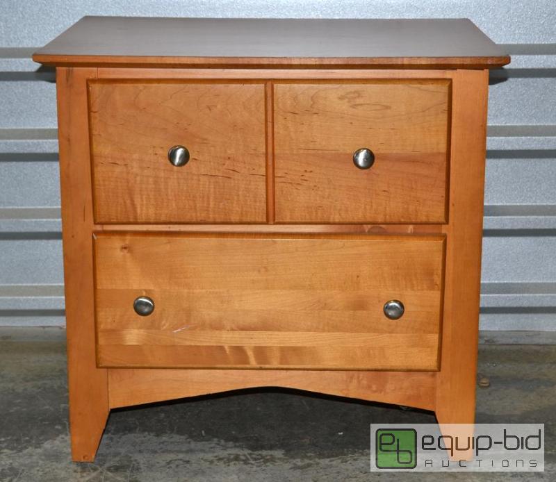 lot 5009 image: Craftsman Style Night Stand B