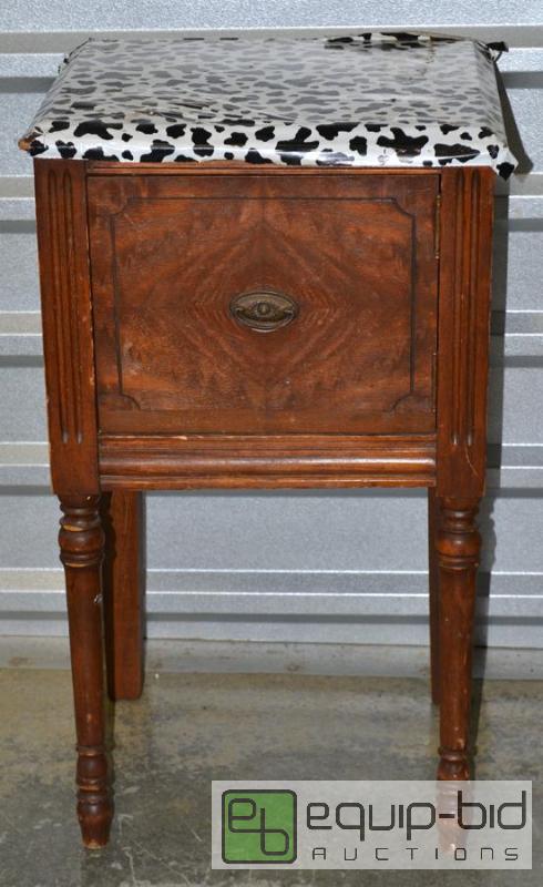 lot 5012 image: Antique Side Table