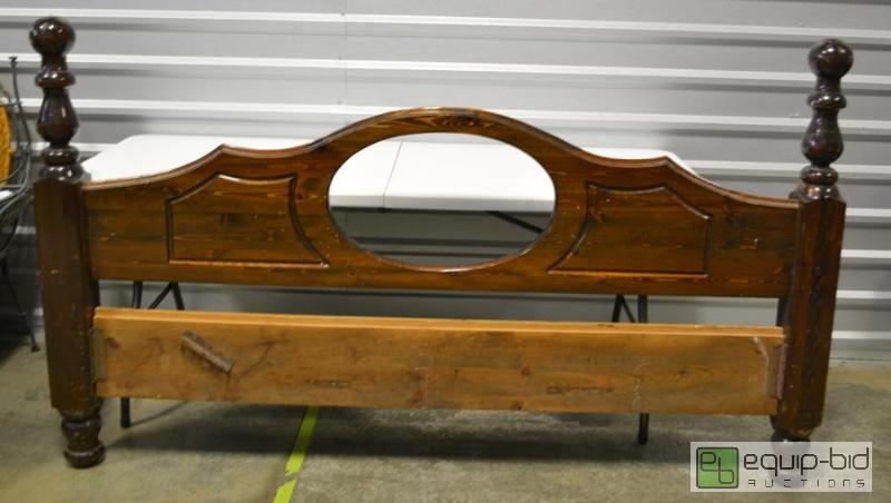 lot 5016 image: Vintage wooden headboard