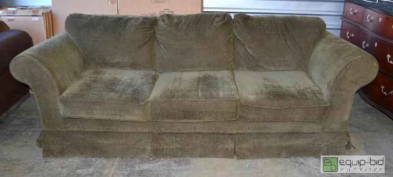 lot 5020 image: Full Size Olive Green Couch