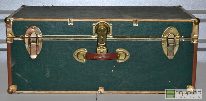 lot 5031 image: Green Seward Trunk