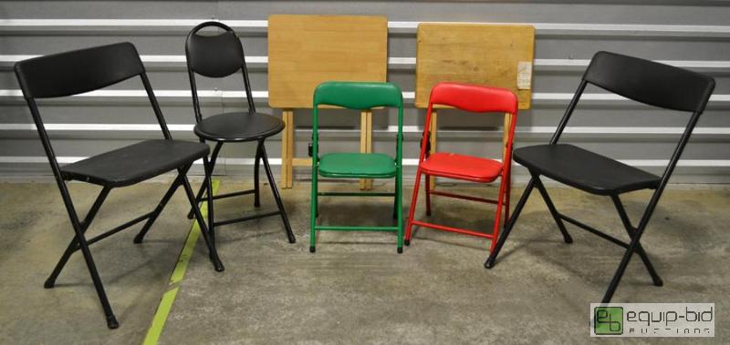 lot 5033 image: Folding Chairs and TV Trays