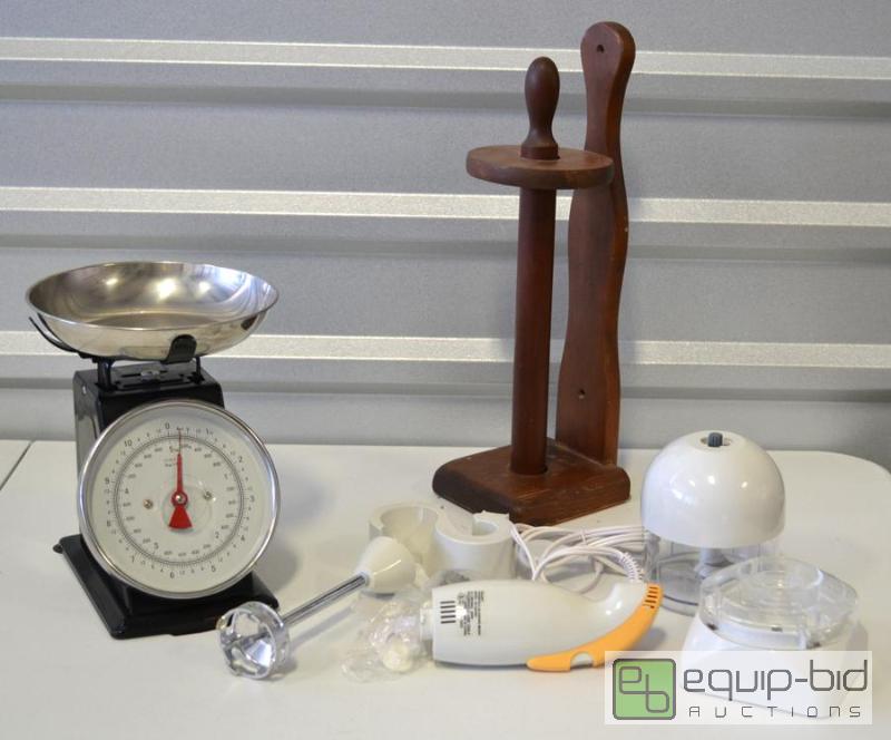 lot 5045 image: Large Kitchen Scale and Small Hand Blender