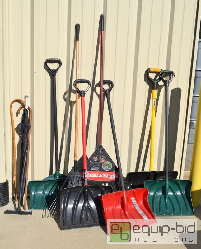 lot 5059 image: Shovels and Rakes