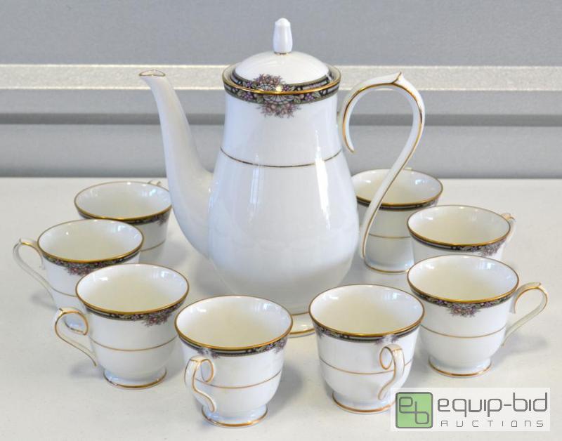 lot 5083 image: Zylstra Coffee Pot and Cups