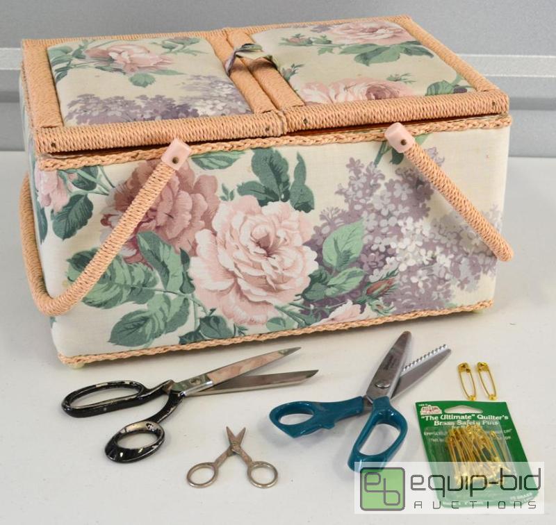 lot 5106 image: Large Quilted Sewing Kit