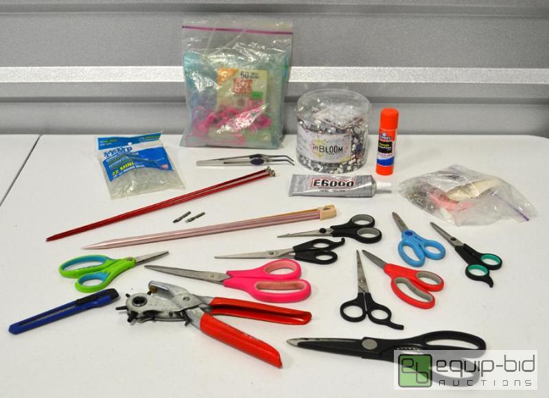 lot 5108 image: Craft Lot with Knitting Needles