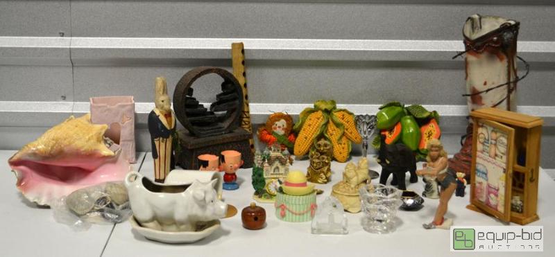 lot 6008 image: Knick Knacks