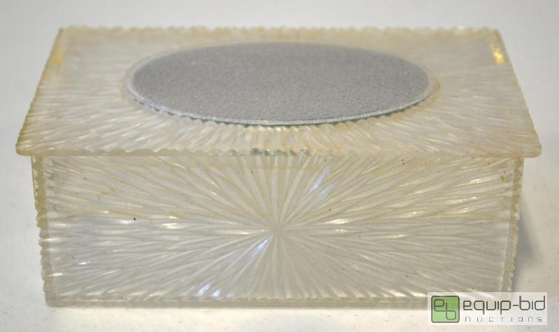 lot 6024 image: Vintage Plastic Jewelry Box