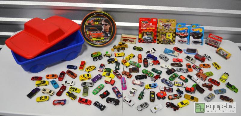 lot 6037 image: 100 Hot Wheels and Matchbox Cars