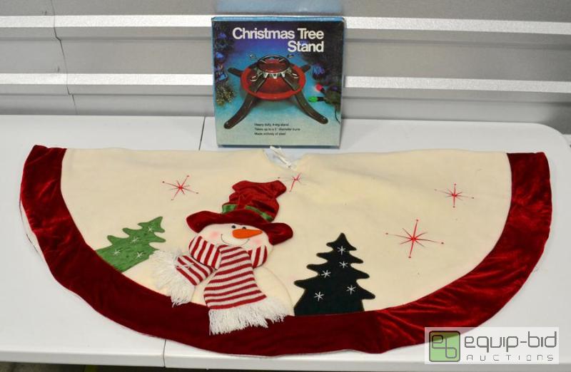lot 6094 image: Tree Skirt and Stand