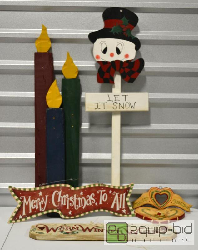 lot 6099 image: Wooden Holiday Decorations