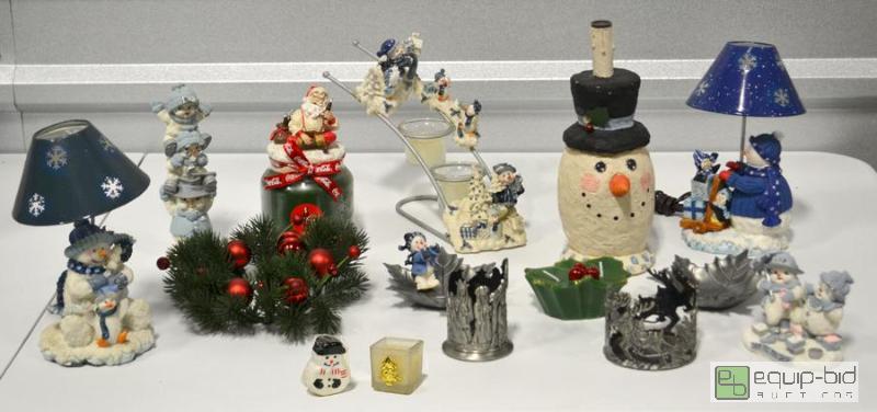 lot 6115 image: Seasonal Candles and Decorations