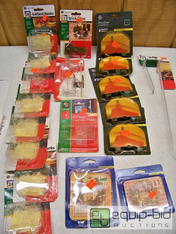 lot 1014 image: Lot of Christmas Decorating accessories
