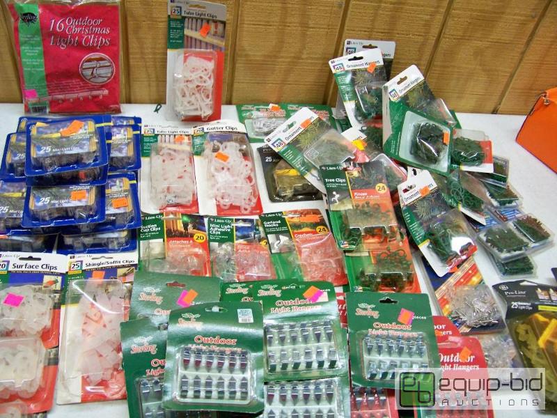 lot 1025 image: Lot of Christmas Decorating accessories