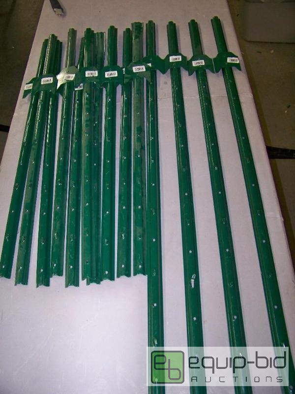 lot 1105 image: 14 Fence Posts
