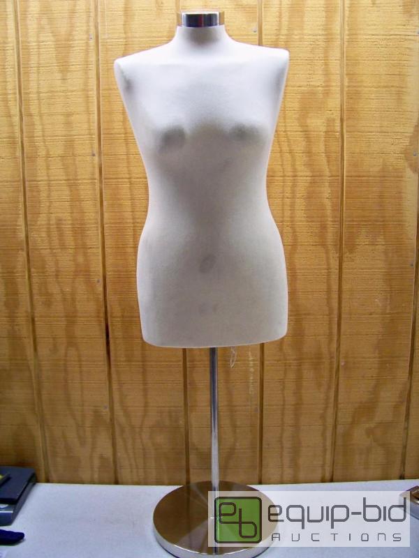 lot 1152 image: Dress Form