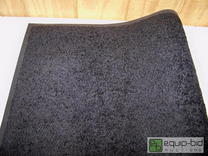 lot 1155 image: Black Walk-Off Rug Mat