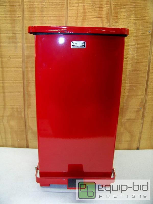 lot 1219 image: Rubbermaid Commercial 12 Gallon Step-on Can