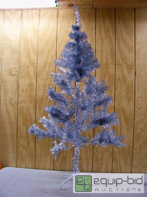 lot 1350 image: 5 Silver Tinsel Christmas Tree