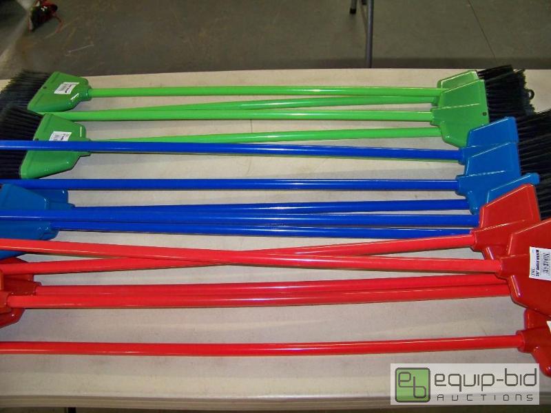lot 1447 image: Lot of 15 Angle Brooms