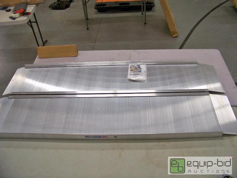 lot 1486 image: E-Z Access Aluminum Suitcase Ramp