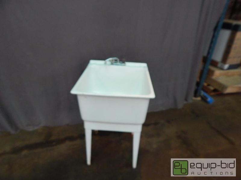 lot 1004 image: Freestanding Sink