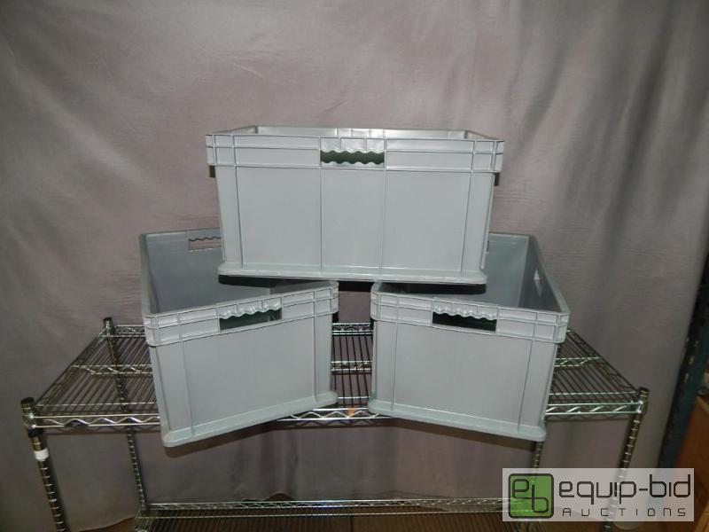 lot 1113 image: Containers