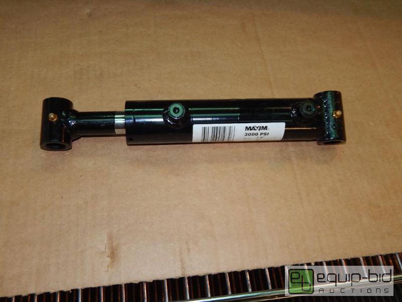 lot 1165 image: Maxim Hydraulic Piston