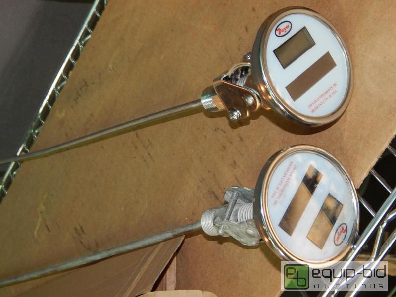 lot 1339 image: 2 Solar Digital Thermometers