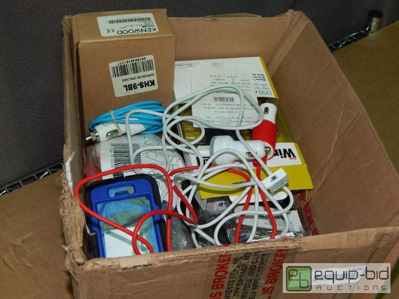 lot 1396 image: Lot of Phone Accessories