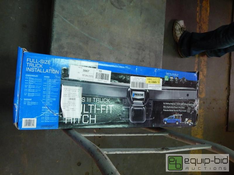 lot 1402 image: Reese Multi Fit Hitch