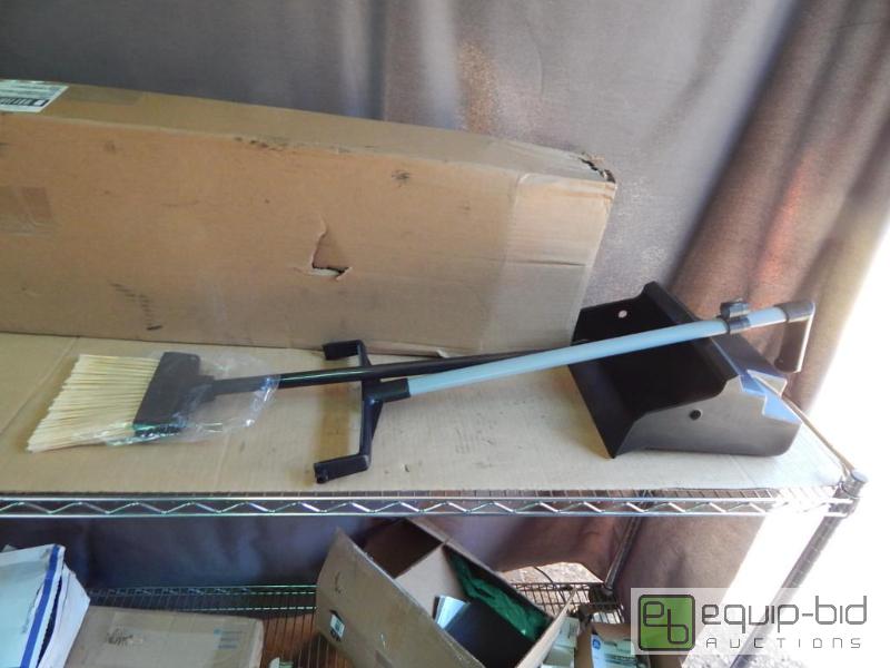 lot 1408 image: Genuine Joe Dust Pan Combo Kit