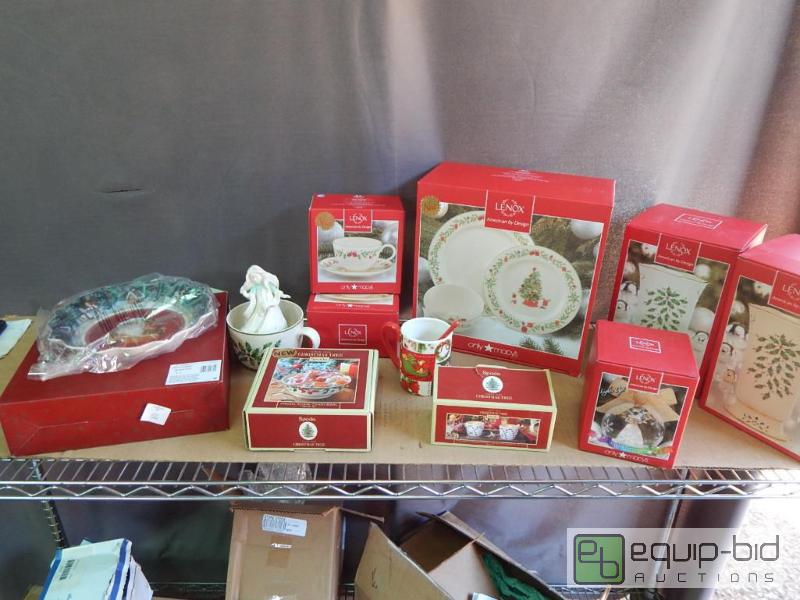 lot 1418 image: Lot of Christmas Items