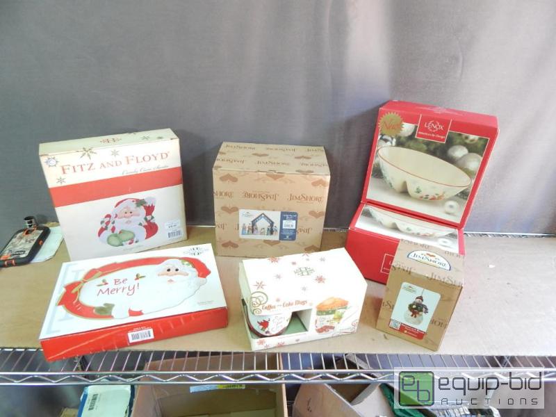 lot 1421 image: Lot of Christmas Items