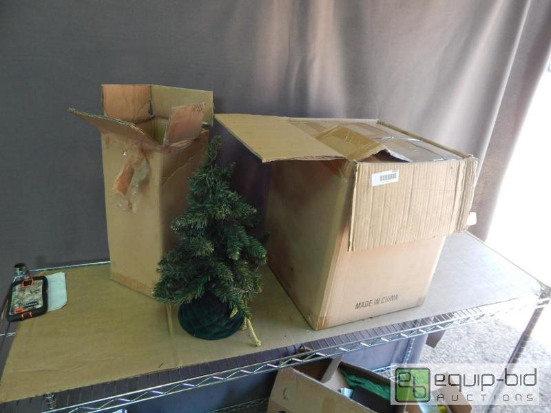 lot 1428 image: Lot of Lighted Christmas Trees